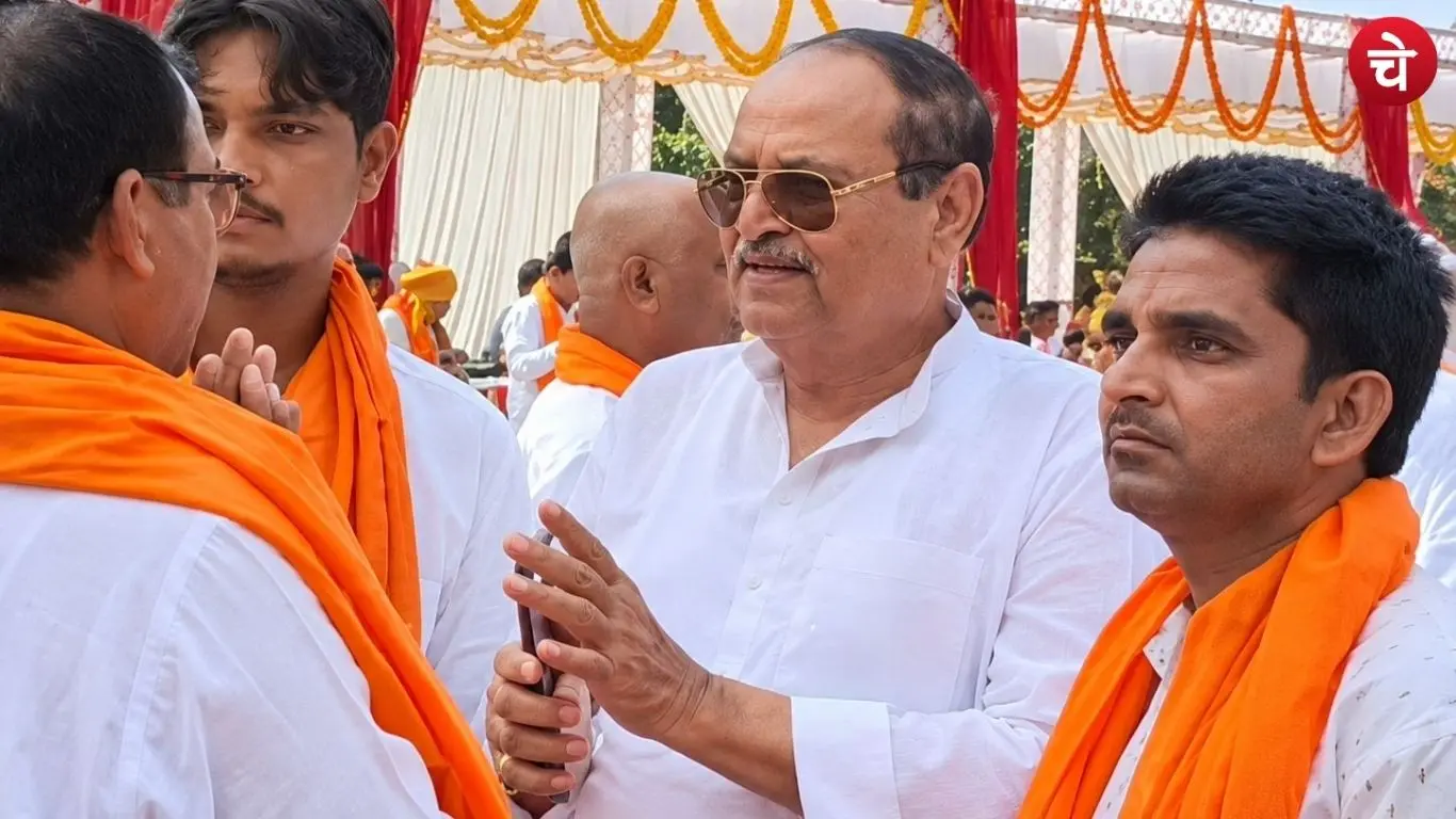 Saffron scarves draw attention at a fruit-based feast held at an SP MLA's residence